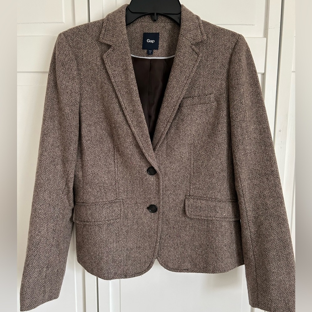 GAP women’s, size 8, 2 button, lined, wool blazer